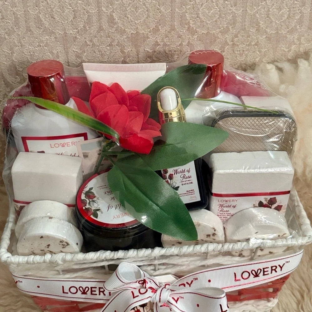 Brand New Valentine's Day Gift 35-Piece Red Rose Bath & Body Spa Set Self-Care